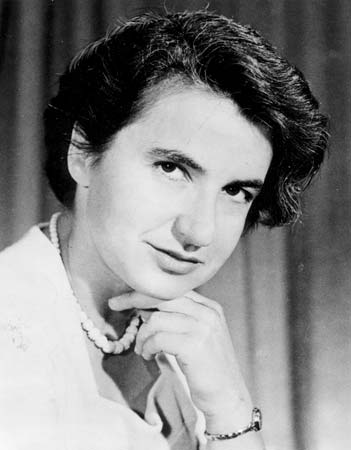 rosalind franklin smiling with hand under chin